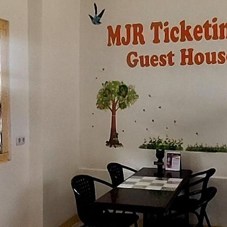 Mjr Ticketing Guest House Ruteng Exterior foto