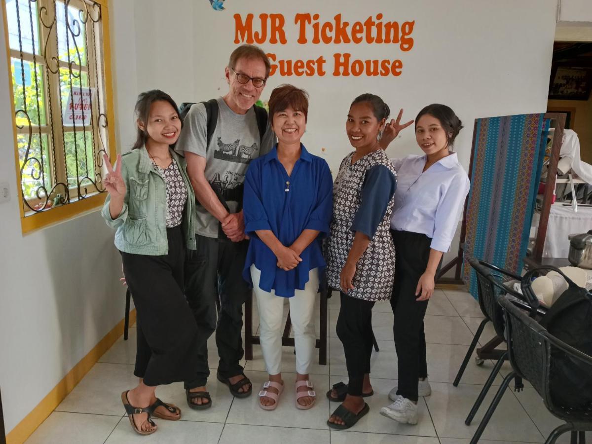 Mjr Ticketing Guest House Ruteng Exterior foto