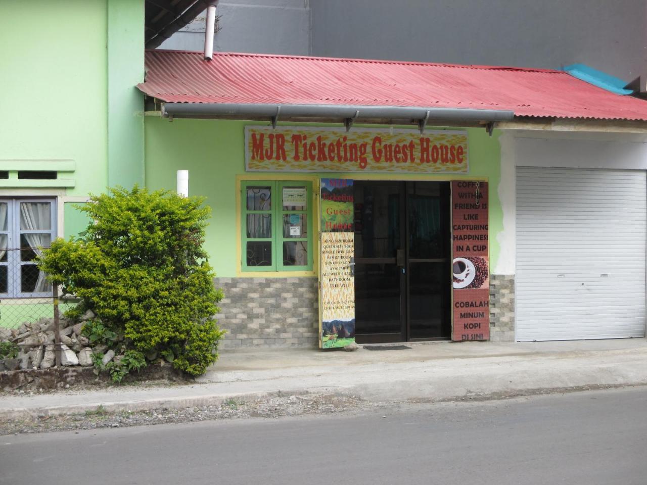 Mjr Ticketing Guest House Ruteng Exterior foto